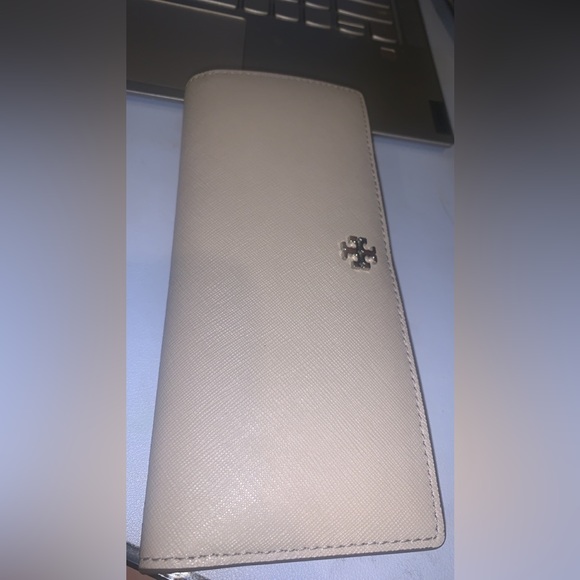 Tory Burch Robinson Slim Textured Leather Wallet In Gray Heron - Picture 1 of 4